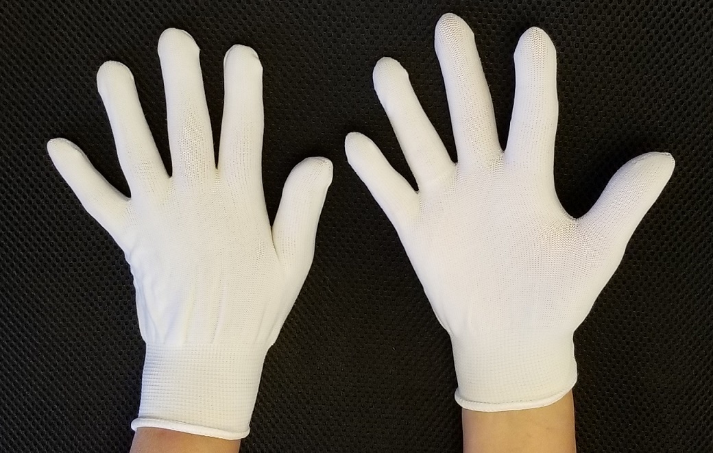 Перчатки нейлоновые, антистатические, белые.